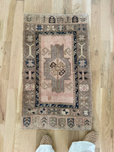 Load image into Gallery viewer, Vintage Turkish 1’10” x 3’1”
