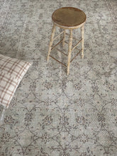 Load image into Gallery viewer, Vintage Turkish 8’ x 11’6”