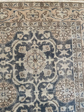 Load image into Gallery viewer, Vintage Turkish 5’3” x 9’