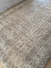 Load image into Gallery viewer, Vintage Turkish 6’7” x 10’2”
