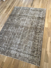 Load image into Gallery viewer, Antique Tabriz 4’2” x 6’1”