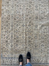 Load image into Gallery viewer, Vintage Turkish 3’11” x 12’7”