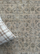 Load image into Gallery viewer, Vintage Turkish 3’11” x 12’7”