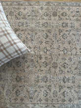 Load image into Gallery viewer, Vintage Turkish 3’11” x 12’7”