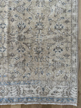 Load image into Gallery viewer, Vintage Turkish 3’11” x 12’7”