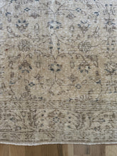 Load image into Gallery viewer, Vintage Turkish 3’11” x 12’7”