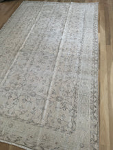 Load image into Gallery viewer, Vintage Turkish 6’ x 9’5”