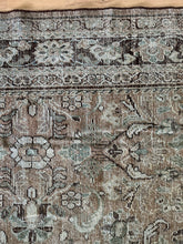 Load image into Gallery viewer, Vintage Mahal 7’8” x 11’
