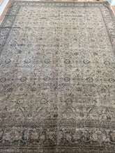 Load image into Gallery viewer, Antique Mahal 9’5” x 12’3”
