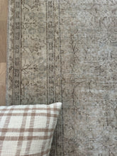 Load image into Gallery viewer, Vintage Turkish 6’10” x 10’3”