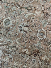 Load image into Gallery viewer, Vintage Mahal 7’8” x 11’