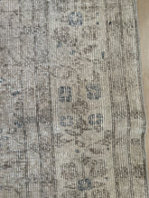 Load image into Gallery viewer, Vintage Turkish 6’6” x 10’5”