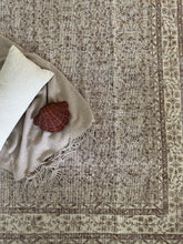Load image into Gallery viewer, Vintage Turkish 7’1” x 10’3”