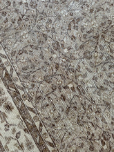 Load image into Gallery viewer, Vintage Turkish 7’1” x 10’3”