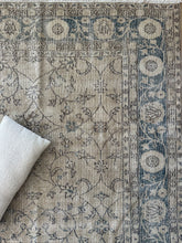 Load image into Gallery viewer, Vintage Turkish 8’6” x 11’4”