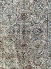 Load image into Gallery viewer, Antique Mahal 9’5” x 12’3”