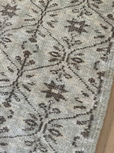 Load image into Gallery viewer, Vintage Turkish 5’10” x 9’8”