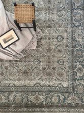 Load image into Gallery viewer, Antique Mahal 9’5” x 12’3”