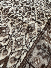 Load image into Gallery viewer, Vintage Turkish 1’11” x 6’3”