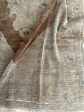 Load image into Gallery viewer, Vintage Turkish 5’3” x 8’3”