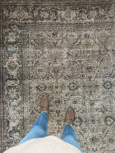 Load image into Gallery viewer, Antique Mahal 9’5” x 12’3”