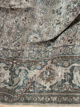 Load image into Gallery viewer, Antique Mahal 9’5” x 12’3”