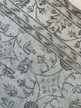 Load image into Gallery viewer, Vintage Turkish 6’7” x 10’4”
