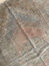 Load image into Gallery viewer, Vintage Turkish 3’7” x 5’2”