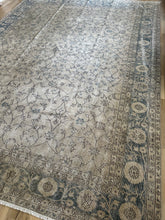 Load image into Gallery viewer, Vintage Turkish 8’6” x 11’4”
