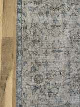 Load image into Gallery viewer, Vintage Turkish 3’10” x 13’
