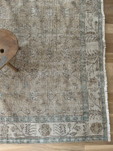 Load image into Gallery viewer, Vintage Turkish 5’3” x 11’11”