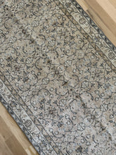 Load image into Gallery viewer, Vintage Turkish 3’2” x 6’9”