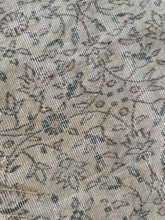 Load image into Gallery viewer, Vintage Turkish 6’4” x 9’8”