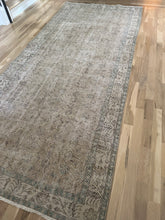 Load image into Gallery viewer, Vintage Turkish 5’3” x 11’11”