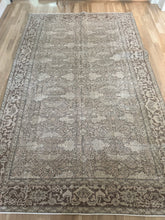 Load image into Gallery viewer, Vintage Turkish 6’3” x 10’3”