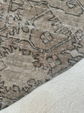 Load image into Gallery viewer, Vintage Turkish 6’3” x 10’3”