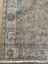 Load image into Gallery viewer, Vintage Turkish 5’3” x 11’11”