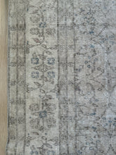 Load image into Gallery viewer, Vintage Turkish 6’6” x 10’5”