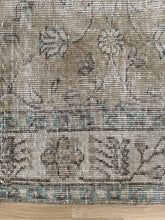 Load image into Gallery viewer, Vintage Turkish 5’3” x 11’11”