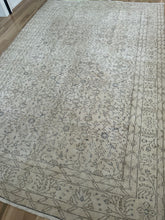 Load image into Gallery viewer, Vintage Turkish 6’4” x 9’8”