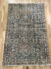 Load image into Gallery viewer, Vintage Turkish 3’11” x 6’