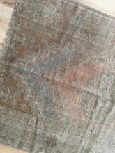 Load image into Gallery viewer, Vintage Turkish 3’7” x 5’2”