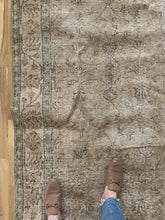 Load image into Gallery viewer, Vintage Turkish 5’3” x 11’11”