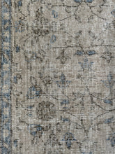 Load image into Gallery viewer, Vintage Turkish 3’10” x 13’