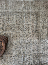 Load image into Gallery viewer, Vintage Turkish 9’2” x 13’2”