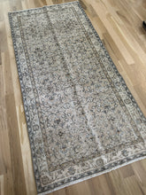 Load image into Gallery viewer, Vintage Turkish 3’2” x 6’9”