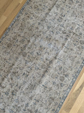 Load image into Gallery viewer, Vintage Turkish 3’10” x 13’