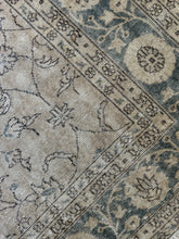 Load image into Gallery viewer, Vintage Turkish 8’6” x 11’4”
