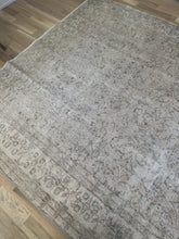 Load image into Gallery viewer, Vintage Turkish 6’6” x 10’5”