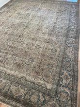 Load image into Gallery viewer, Antique Mahal 9’5” x 12’3”